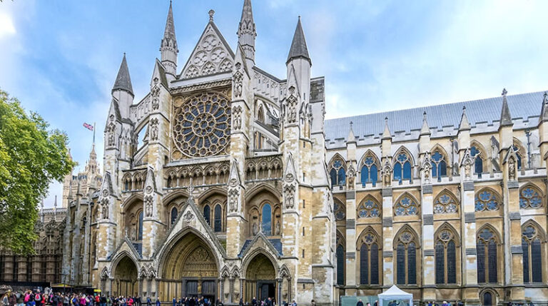 Gothic Art Examples: Dark & Intricate Architecture